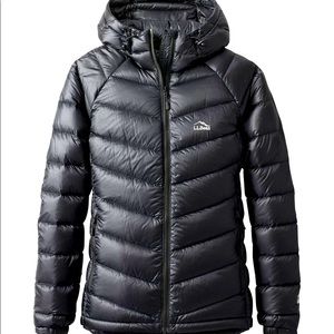 LLBean Women’s ultralight 850 down hooded jacket